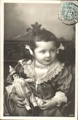 Niña con muñeca — S.I.P. n°1244