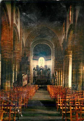Fouesnant (Finistère) — Interior da igreja do século XII — Edição Jean-François