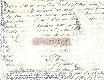Um caçador retorna para casa após caçar focas aos pés das montanhas do Parque Nacional Abyuittuq na ilha de Baffin — editor: Publishing Corporation — Verso