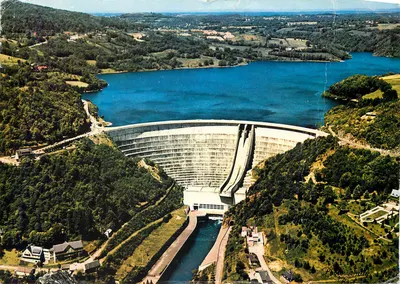 Barragem de Bort (19. Corrèze) — vista aérea — Cores Naturais OFFSET