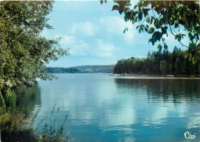 Les Settons (58) — lago de 360 ha que serve para regularizar o caudal da Cure — editor Cim