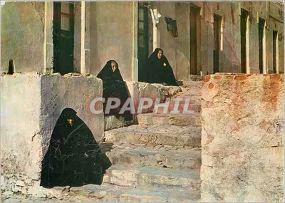 Mulheres cobertas — Nazaré (Portugal) — Fabricado em Portugal