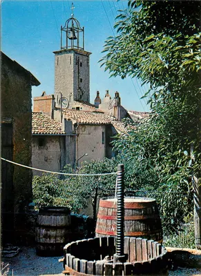 O velho sino da aldeia — La Cadrière (Var) — Les Editions en France