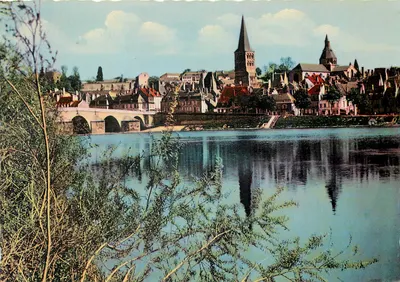 La Charité-sur-Loire — vista da cidade e da igreja — Sociedade dos Artes Fotográficas, Paris