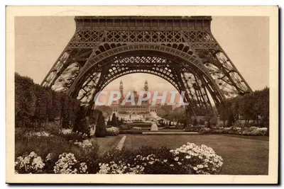 Vista da Torre Eiffel — vista a partir dos jardins — editor Mona, número de série não visível