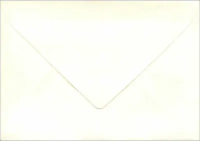 Dos sellos postales británicos — 1d y 4d — sobre entero postal — Reverso