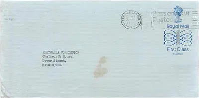 Carta postal postada em Carlisle — Royal Mail First Class — editor 'Pass on our Postcard' — número de série não visível