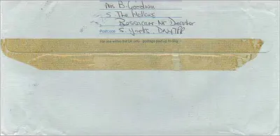 Envelope postal — Londres, Reino Unido — Royal Mail — Verso