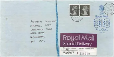 Cartão postal azul — Royal Mail Special Delivery — enviada de Cotton Down, Midland, para Manchester