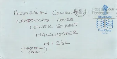 Cartão postal enviado de Scarborough para Manchester — destinado à embaixada australiana — carimbo Royal Mail 1988