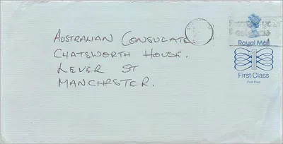Carta postal enviada à embaixada australiana em Manchester — Royal Mail First Class