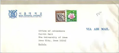 Carta postal da Universidade Nacional de Seul — envio para a Universidade de Iowa — assinatura de Chang Dam Gim