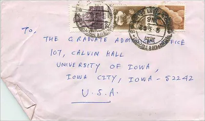 Envelope remetida à Universidade da Iowa — selos e carimbo postal chinês