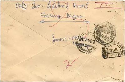 Carta postal indiana — texto manuscrito em devanagari e inglês — selo 100 p. — carimbo postal 'DUE 2/-' — destinatário Lelchomd Naval — Verso