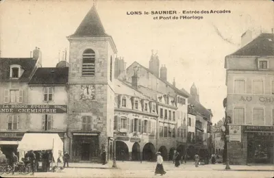LONS-le-SAUNIER — Entrada das Arcadas e Ponte da Hora — editor não identificado
