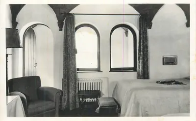 Quarto de hotel no Guincho — arcos de abóbada, janelas em arco — Hotel do Guincho, Portugal