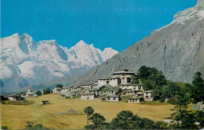 Mosteiro de Tengboche e Cadeia de Montanhas Tham Shyarku — Nepal — Departamento de Turismo, HMG