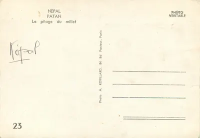 Népal, Patan — O moagem do milho — Foto A. Robillard, Paris — Verso
