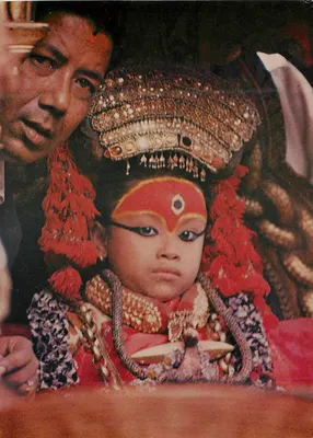 Kumari (Deusa Viva) — Nepal — College Industries & Handicrafts Emporium (P) Ltd, Kathmandu-Nepal