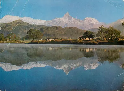 Phewa Tal — monts Machhapuchhare et Phewa — éditeur Kathmandu Nepal
