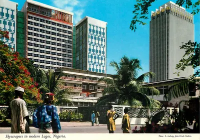 Arranha-céus em Lagos moderno, Nigéria — Foto: E. Ludwigs, John Hinde Studios.