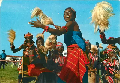 Dançarinos tradicionais da Nigéria Ocidental — Lagos — NIG 59