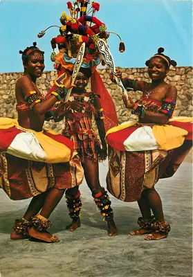 Dançarinas Abang — Sudeste da Nigéria — Viewcards (Nig) Ltd, Lagos