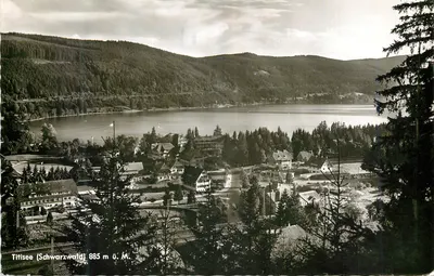 Titisee (Schwarzwald) — vista panorâmica do lago e do vilarejo — Echte Fotografie