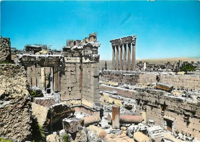 Baalbek - Templo de Baco e seis colunas do Templo de Júpiter