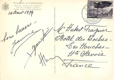 Família em Vaduz — Principado do Liechtenstein — Foto Baroness Virginia von Falz-Fein — Verso