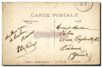 Familiegroep of dorpse groep — voor een huis van steen — uitgever R. Duvau, Colombes — Achterkant