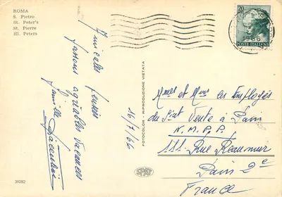 Place Saint-Pierre — widok fontanny i dachu — SPAT — Rewers