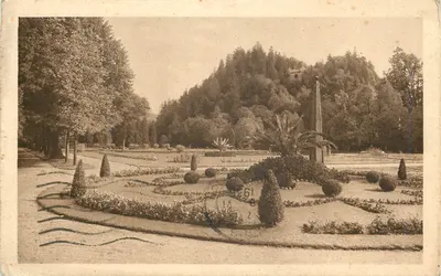 Parque Hellbrunn — vista do parque com obélisco — Fot. u. Verlag Heir. Gürtler, Salzburgo, Nr. 334
