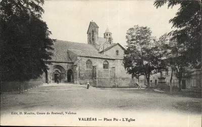 Valrèas — Place Pic — A Igreja — Edit. H. Moulin, Cours de Breteuil, Valrèas