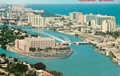 Vista aérea de Miami Beach — Indian Creek Waterway e oceano Atlântico — editor Florida Natural Color, Inc.