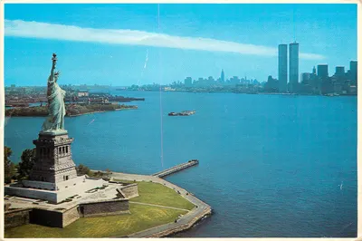 Estátua da Liberdade — skyline de Manhattan — Alfred Mainzer, Inc. n°133