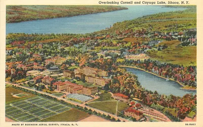 Vista aérea de Cornell e do lago Cayuga, Ithaca, N.Y. — Foto Robinson Aerial Survey, n° 9A-H883