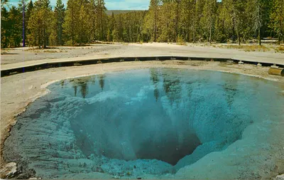 Morning Glory Pool — Parque Nacional de Yellowstone — Haynes Studios Inc., Bozeman, Montana