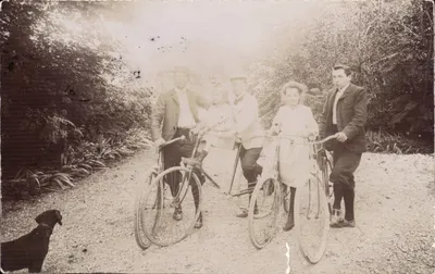 Groupe de cyclistes en forêt — Société Lumière, Lyon — n° 1650
