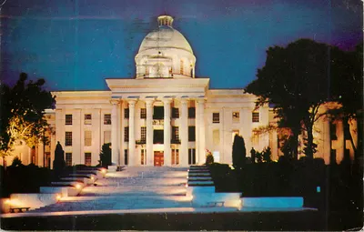 Alabama State Capitol à noite — Montgomery, Alabama — Montgomery News Co.