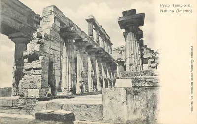 Sanktuarium Neptuna w Paestum — wnętrze — wydawca Vincenzo Caliano, Salerno