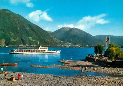 Lago di Como — vista do lago com barco e praia — Sampidro Menaggio