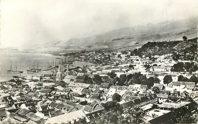 Saint-Pierre (Martinica) — Vista general antes de la erupción del Monte Pelé del 8 de mayo de 1902 — Edición Turística Martinica, París