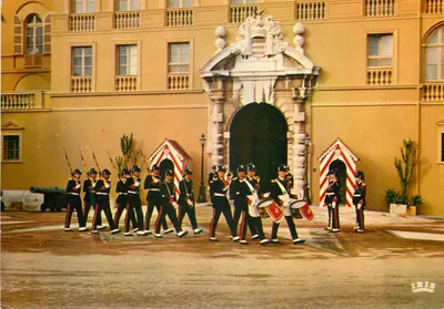 Mudança da Guarda Real diante do Palácio — Mônaco — Edições IRIS