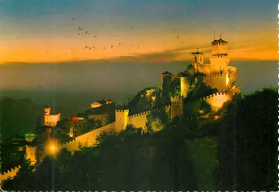 Montecerretto — Primeira Torre à noite — República de San Marino