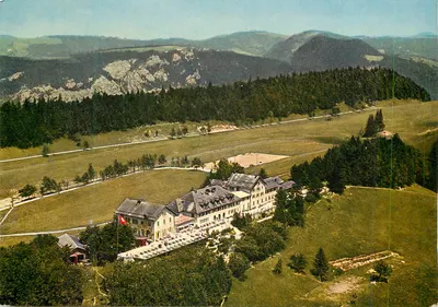 Hotel Kurhaus Weissenstein — «Blick in die Schweiz» — Zug - Foto aérea, Brüttsellen