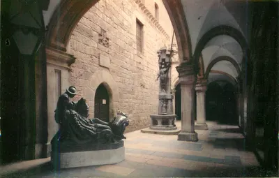 Santuário de Loyola — Fonte de São Inácio e entrada para a Santa Casa — J. Echezarrreta, Vitoria