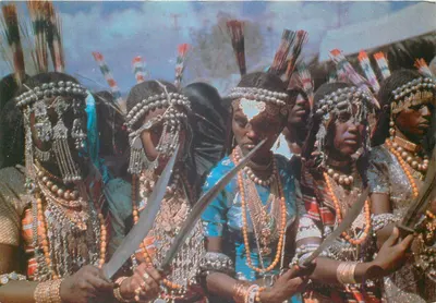 Mulheres em traje festivo — Djibuti — Edição SOFRAF DISCO 2000/CENTRALFOTO