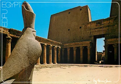 Édfou — Cour do templo de Horus — editor AL-AHRAM, n° ED 73