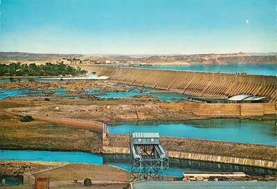 Barragem de Assuã — Egito — Editor: Egyptian General Organization for Nims Publications, Distribution and Printing Card, U.A.R.